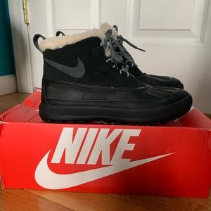 Nike Women’s Woodside Chukka 2